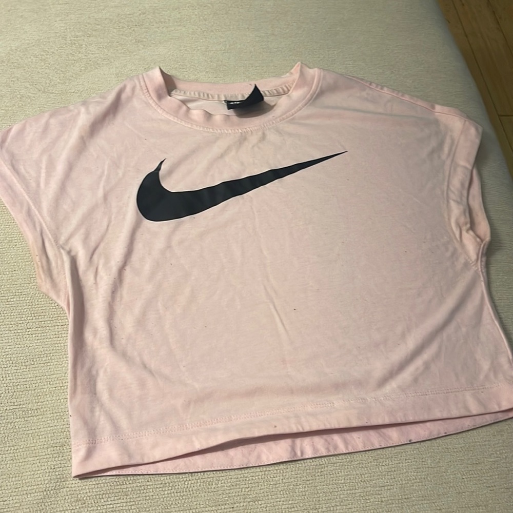 Baby pink Nike cropped tee size xs